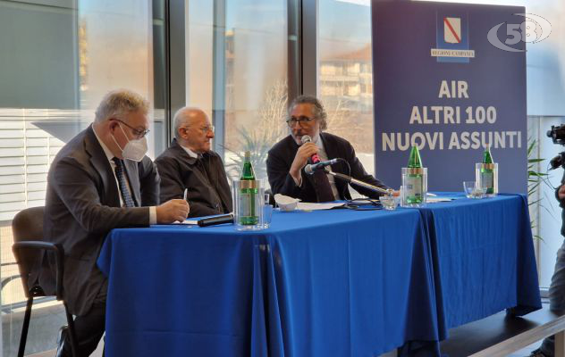 Air, De Luca accoglie i nuovi assunti: ''Noi unici a creare lavoro''