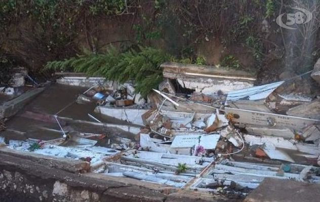 Maltempo, crolla l’ala del cimitero di Sant’Agata de’ Goti