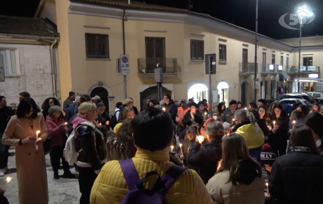 ''No alla guerra'', fiaccolata sul Tricolle: tanti gli ucraini/VIDEO