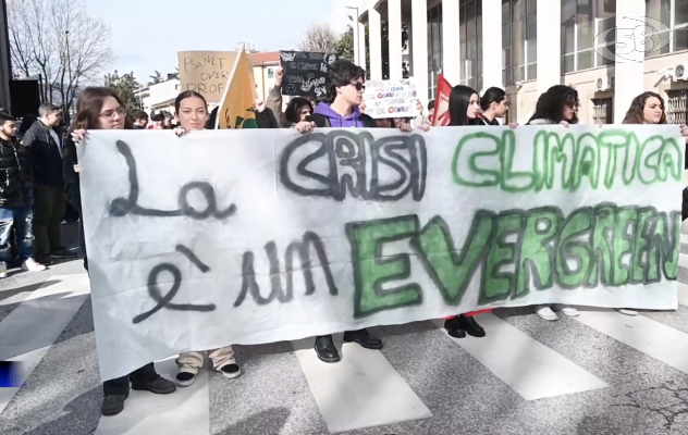 Friday For Future, studenti in corteo e dal sindaco /VIDEO