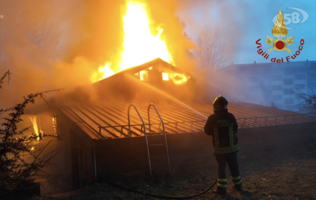 Chalet in fiamme a Bagnoli Irpino: famiglia in salvo