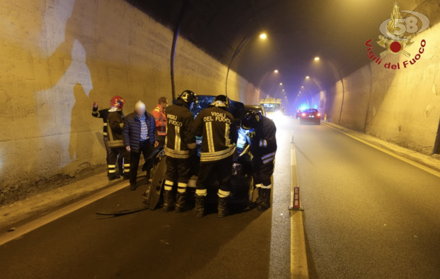 Incidente in galleria, disagi al traffico