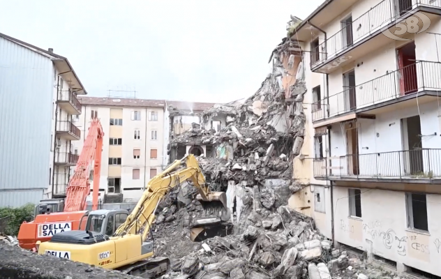 Al via l'abbattimento dei vecchi fabbricati in via Tedesco