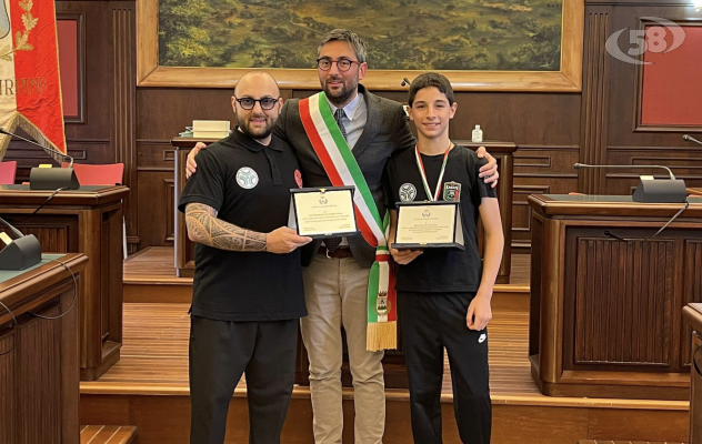 Ariano premia  Riccardo De Gregorio, vice campione italiano di karate 