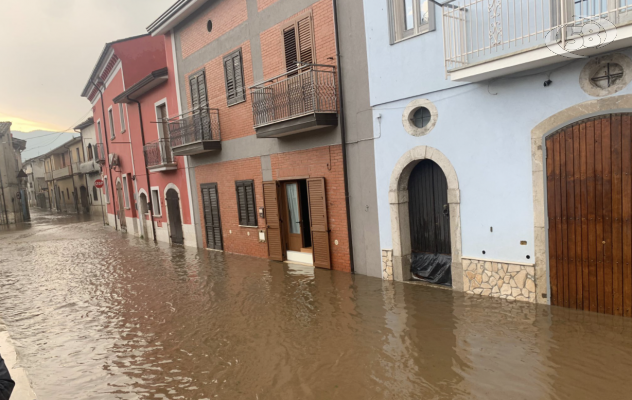 Bomba d'acqua su Forino, allagamenti e disagi