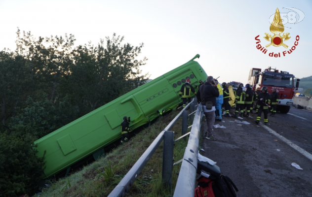 Incidente sull'A16, strage sfiorata: s'indaga sulla dinamica