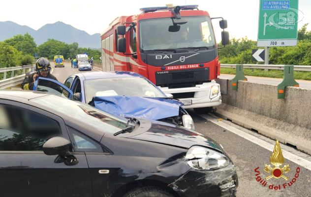 Incidente sul raccordo Avellino-Salerno, muore donna di 41 anni