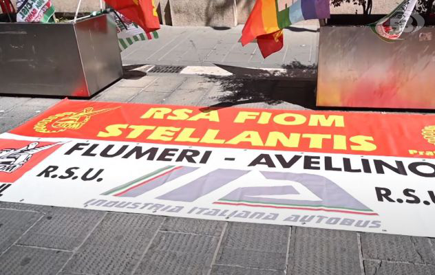 Metalmeccanici in protesta davanti alla Prefettura: "Risolvere le crisi aperte"