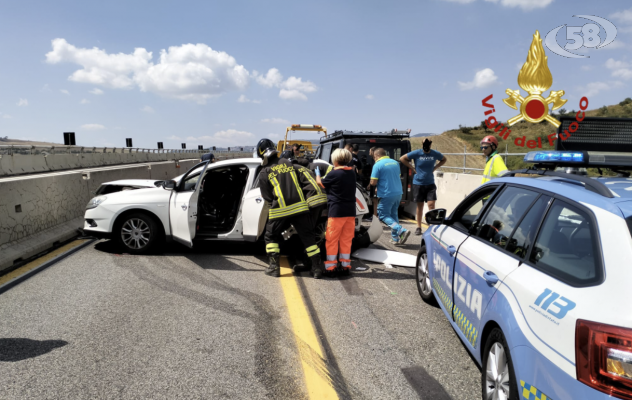 Incidente tra auto sull'A16: mamma e figlia ricoverate ad Ariano