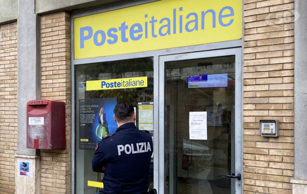 Colpo all'ufficio postale, rapinatori in fuga col bottino