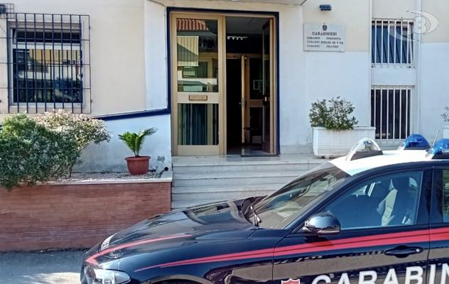 Armi, droga e munizioni: denunciato 50enne e i suoi due figli 