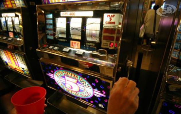 Rapina dentro alla sala slot, acciuffato 23enne