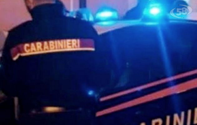 Sequestra e maltratta la convivente, 38enne in manette