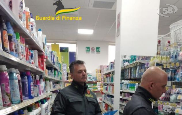 Prodotti per la casa, cosmetici contraffatti, più di 120mila articoli sequestrati dalla Finanza