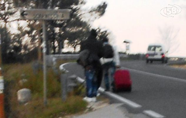 Irpinia e Ariano, i profughi se ne vanno: sgomberati gli alberghi. Qualche tensione/Video