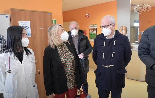 Prefetto e Questore in visita al reparto di pediatria del Moscati 