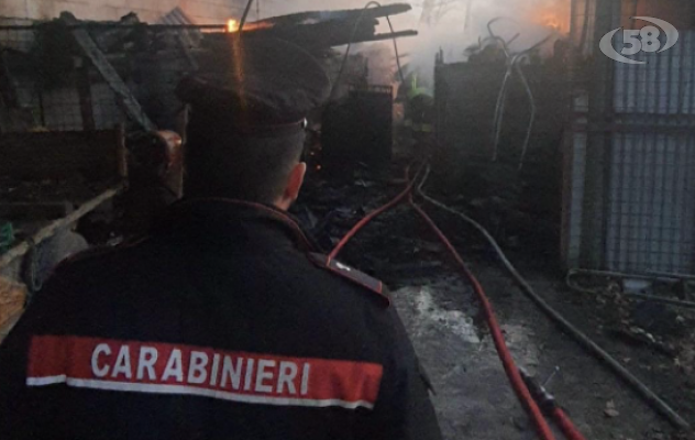 Fontanarosa, capannone in fiamme