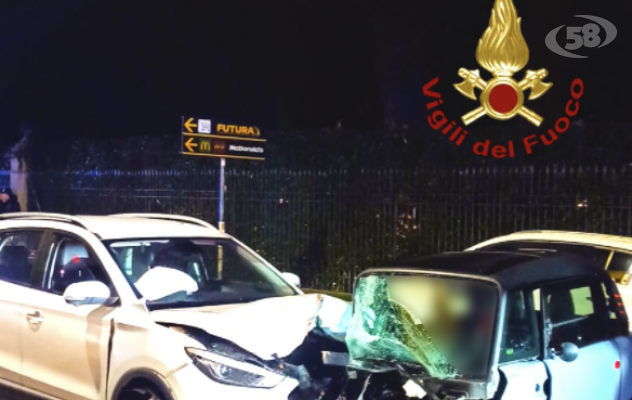 Avellino, scontro auto minicar: due giovani in ospedale