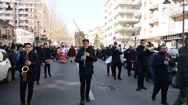Carnevale, festa grande ad Avellino: "zeze" e 500 figuranti