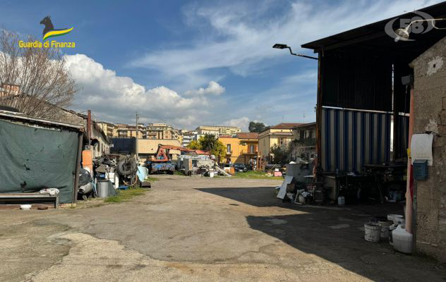 Discarica abusiva in pieno centro cittadino, scovati anche rifiuti pericolosi