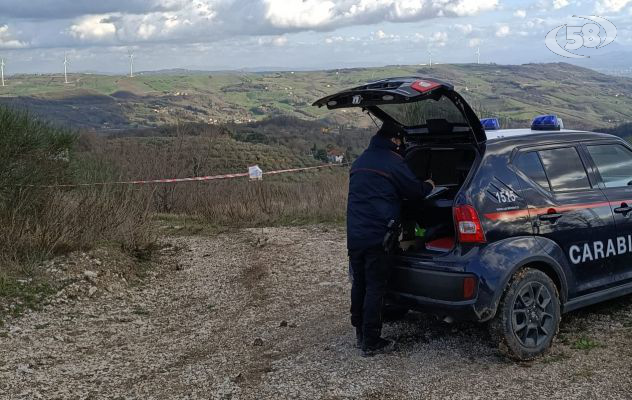 Beccati mentre prelevano materiale dal torrente, mezzi e terreni sequestrati