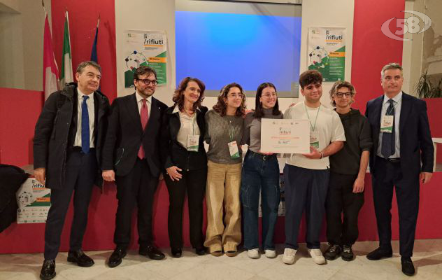 Mozziconi di sigarette trasformati in prodotti, Asia premia gli studenti