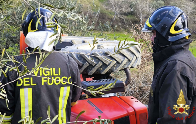 Tragico incidente col trattore, muore 83enne