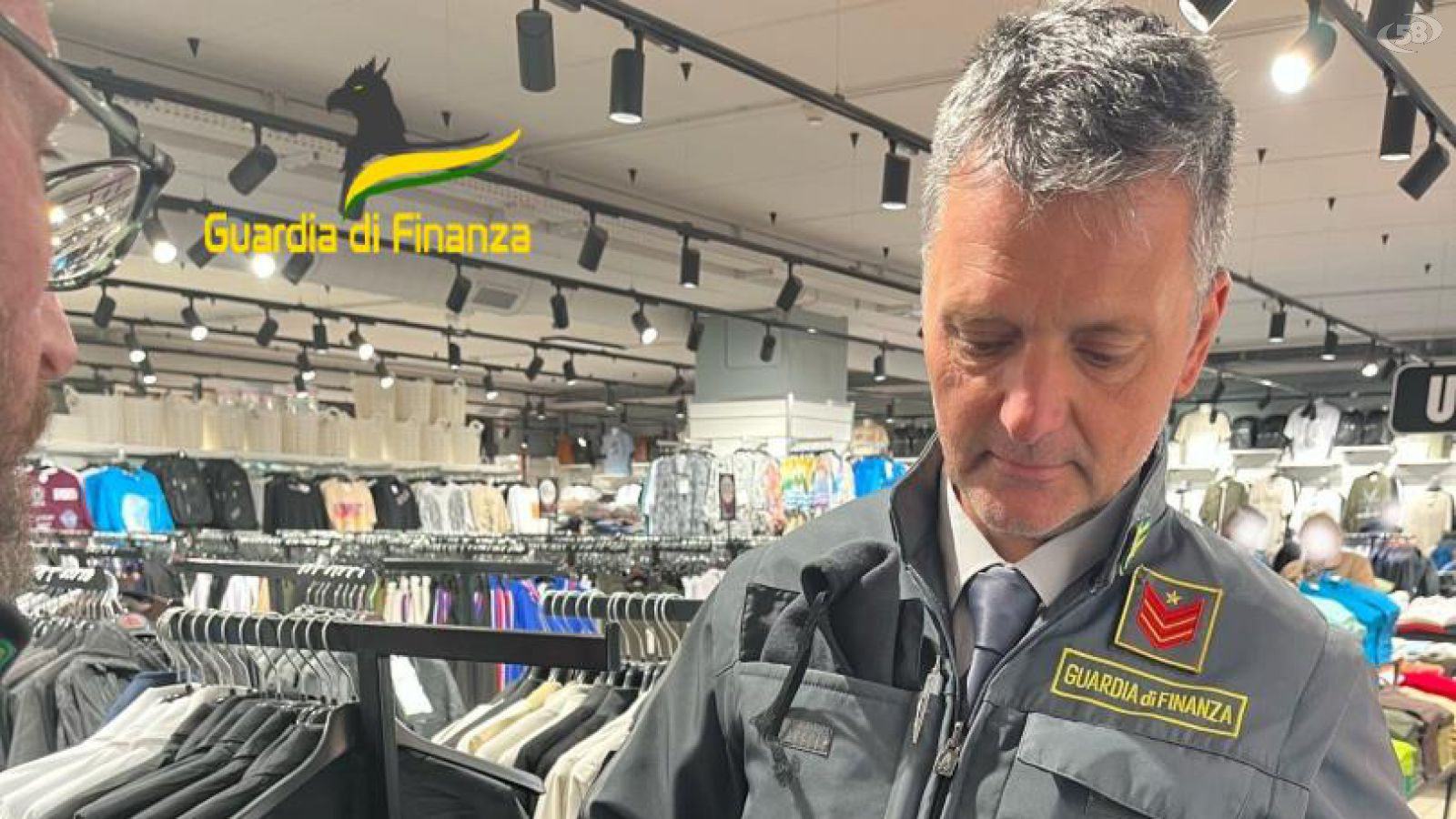 Abbigliamento militare guardia di finanza discount
