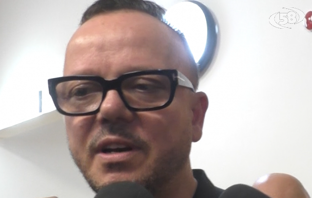 Gigi D'Alessio in città: "Il mio sogno? Vedere gli ospedali vuoti"/L'INTERVISTA