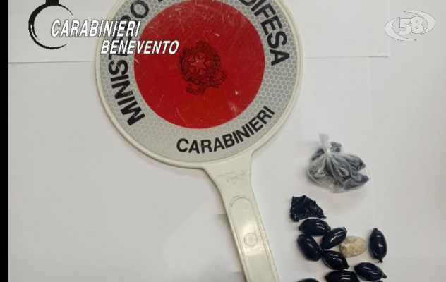 Nascondeva ovuli di eroina in auto, arrestato 63enne