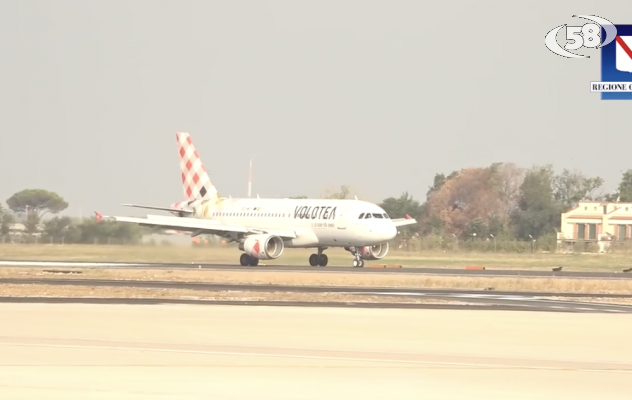 Primo atterraggio all'aeroporto di Salerno: "Giornata storica"