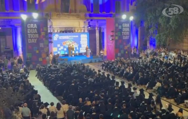 Graduation day 2024, l'Unisannio festeggia 700 laureati. Canfora: "Vi auguro un viaggio straordinario"/VIDEO