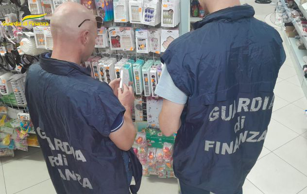 Prodotti non sicuri, la Finanza sequestra 13mila articoli
