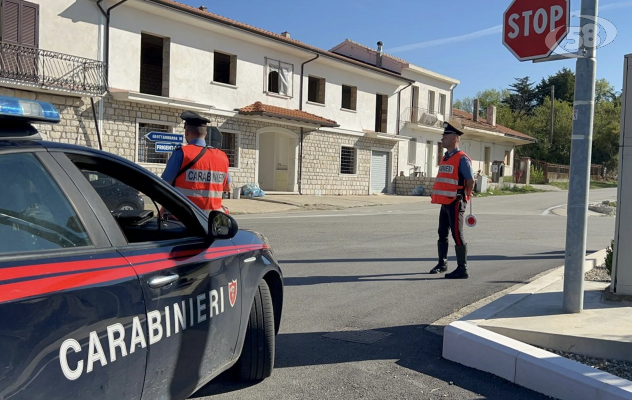 Frigento, torna a casa ubriaco e poi scappa armato di coltello