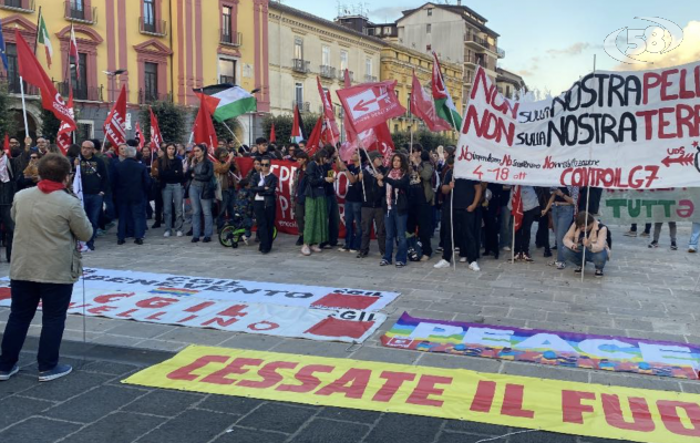 La piazza anti G7: "L’Irpinia non ha bisogno di passerelle"