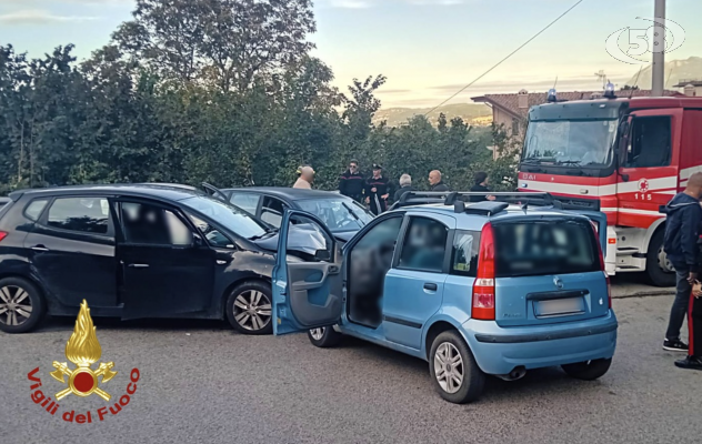 Scontro tra auto, tre feriti in ospedale