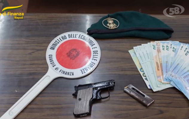 Sorpreso in auto con pistola e denaro: arrestato 36enne irpino/VIDEO
