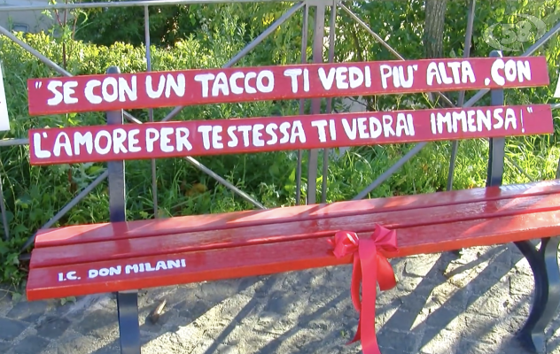 Panchina rossa alla scuola media Covotta di Ariano