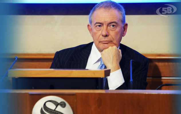 Il ministro Urso in visita allo stabilimento Menarini di Flumeri
