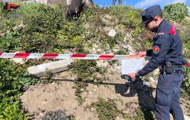 I Carabinieri denunciano due persone per gestione illecita di rifiuti