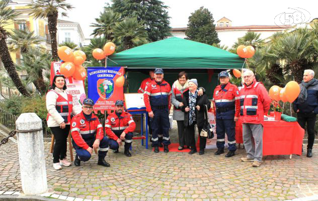 Gardenie e ortensie per la ricerca, in prima linea Aism e Arma dei Carabinieri