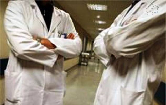 Sanità, tangenti per accorciare le liste d'attesa: nei guai anche un medico irpino