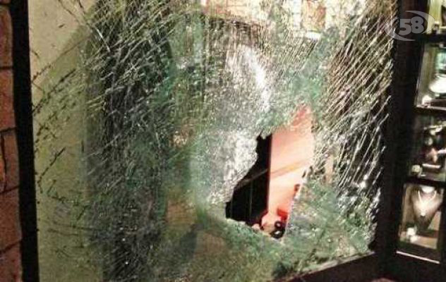 Ariano, furto alla gioielleria Mirò: indagini serrate in tutta la zona