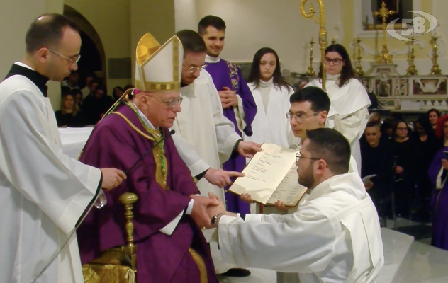 Ariano, l’ordinazione diaconale di Nico Santosuosso. “Servirò al meglio questa comunità”