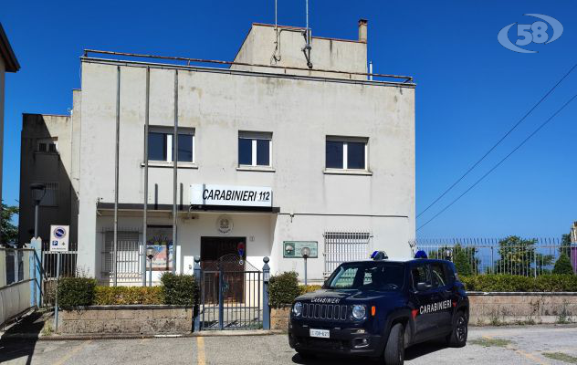Castel Baronia, veicoli fuori uso abbandonati su area pubblica