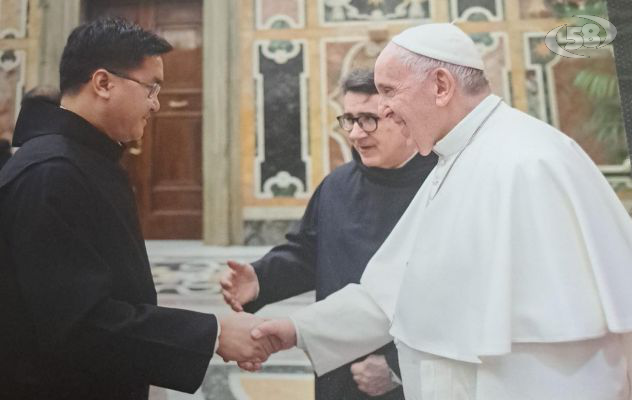 Preghiera e raccoglimento per Papa Francesco, al Fatebenefratelli bandiere a lutto