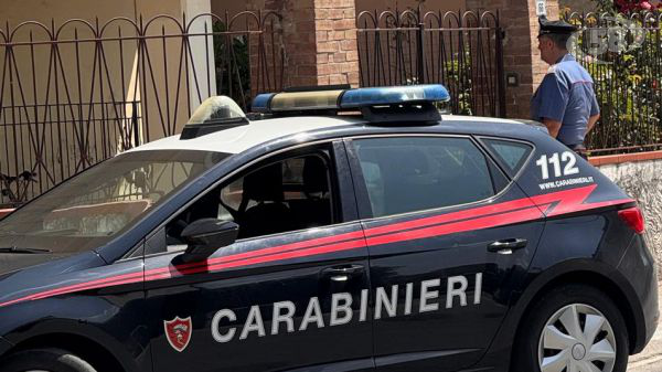 Bombola di gas a fuoco, intervengono i Carabinieri