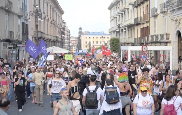 Per i diritti e l'amore libero: in tanti al Pride di Avellino