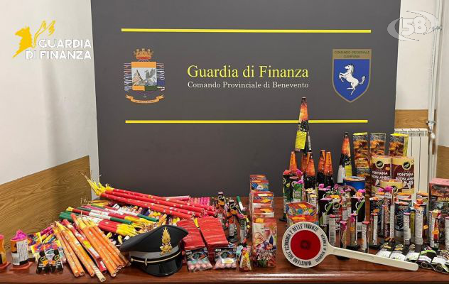 La Finanza sequestra 40mila articoli non conformi e 11 chili di fuochi pirotecnici
