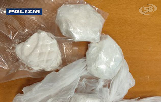 A bordo di un'auto con oltre 300 grammi di cocaina e un coltello: arrestati a Castel del Lago